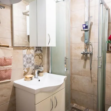 Design Near The Center Apartment *